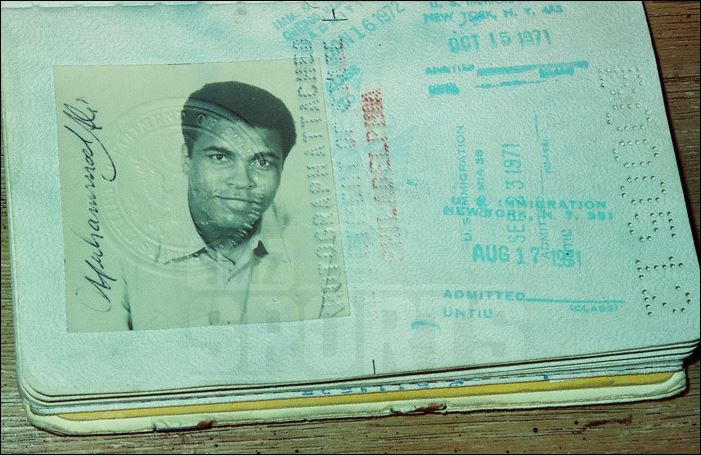 Στο “σφυρί” τα διαβατήρια του Μοχάμεντ Άλι