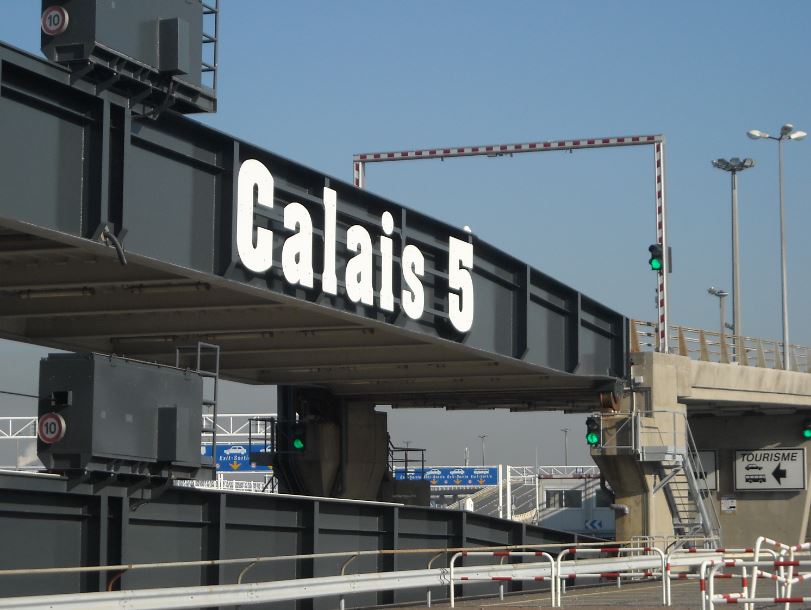 Έκλεισε το λιμάνι του Καλαί τα ξημερώματα λόγω μεταναστών