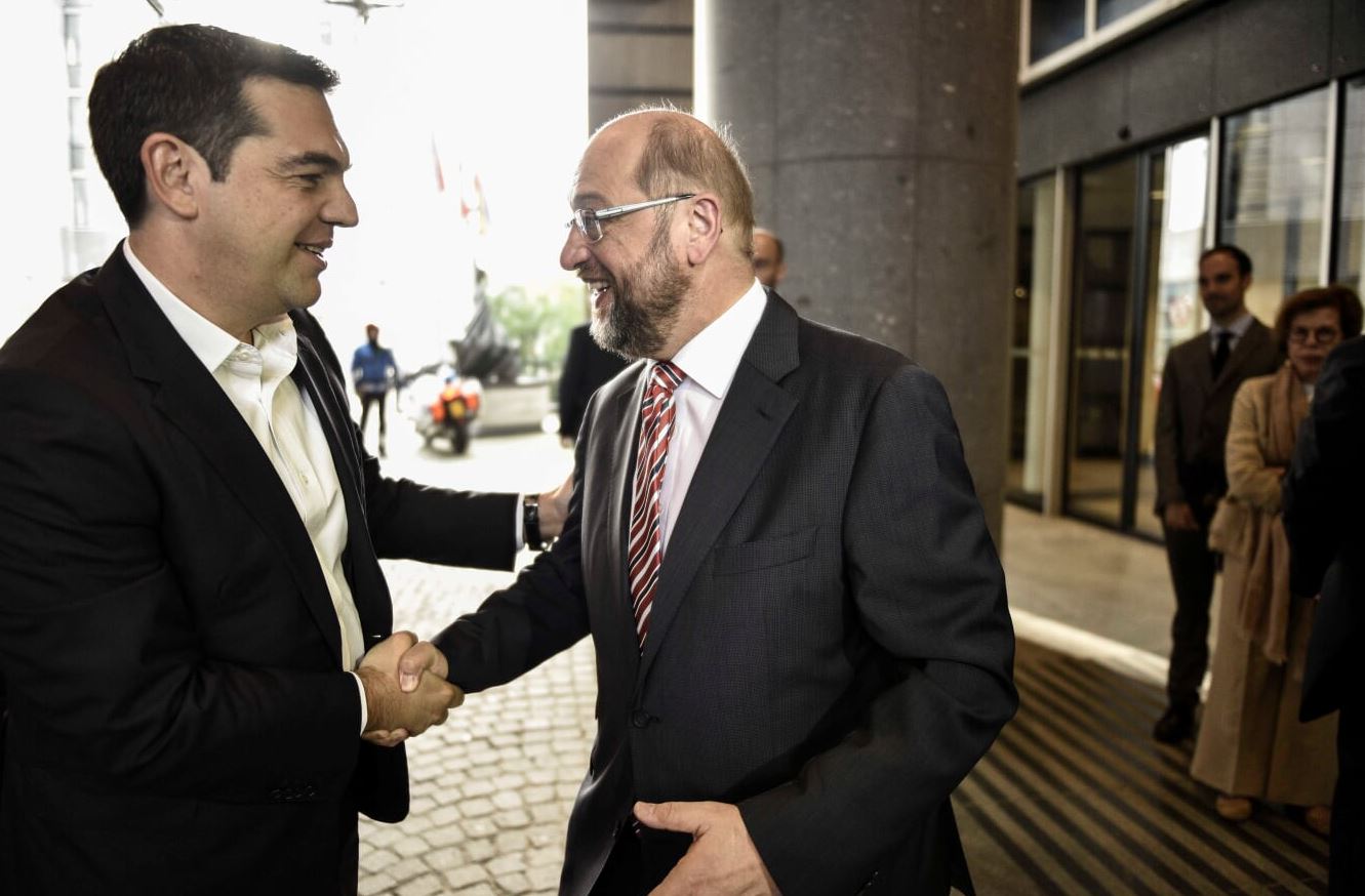 Τα χαμόγελα Τσίπρα-Σουλτς στις Βρυξέλλες -ΦΩΤΟ