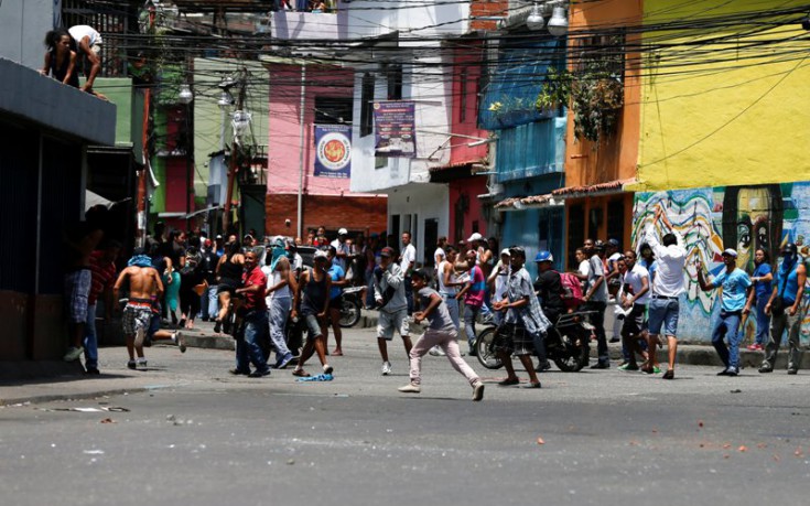 Χάος στη Βενεζουέλα – Τουλάχιστον 400 συλλήψεις μετά τις λεηλασίες για τρόφιμα