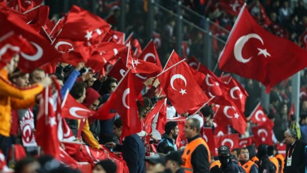 Απαράδεκτη πρόκληση των Τούρκων χούλιγκαν για τον δολοφονημένο Σέρβο – ΦΩΤΟ