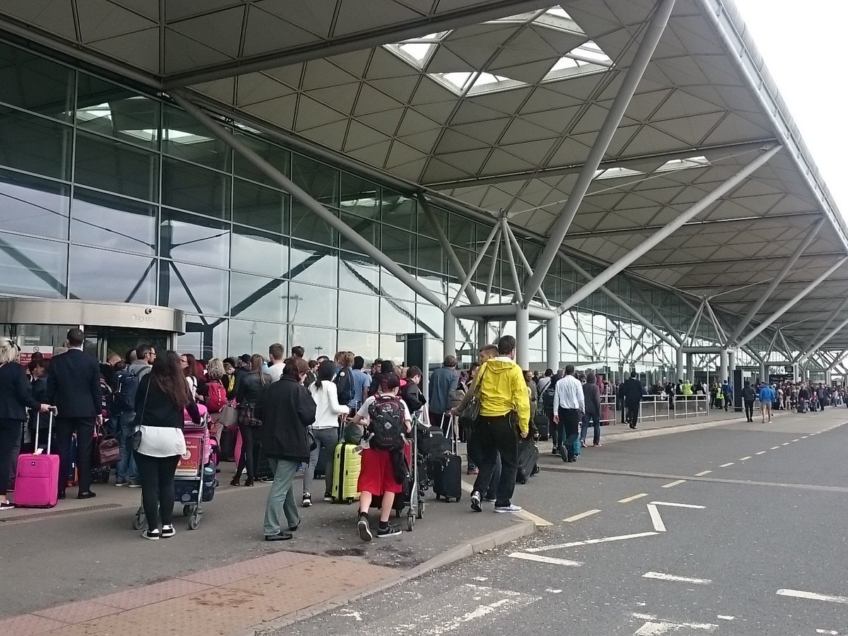 Eκκενώνεται το αεροδρόμιο Στάνστεντ του Λονδίνου – ΤΩΡΑ