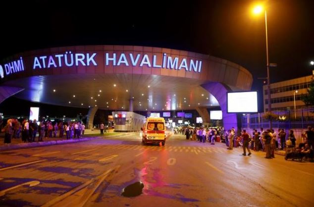 Νέες φωτογραφίες από την πολύνεκρη επίθεση στο αεροδρόμιο της Κωνσταντινούπολης