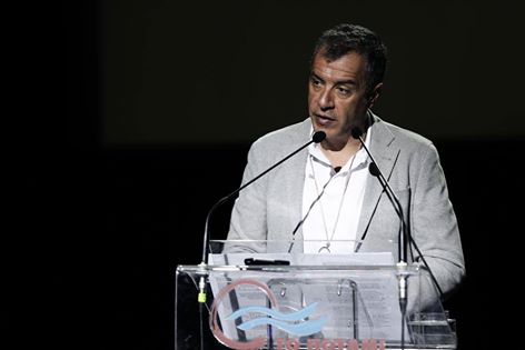 Θεοδωράκης: Δεν θα πουν τα στελέχη των ΣΥΡΙΖΑΝΕΛ στους Έλληνες το πότε θα διαδηλώσουν