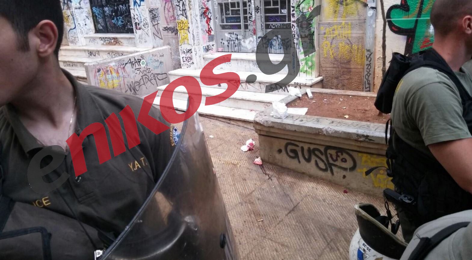 Το σημείο της επίθεσης στα Εξάρχεια – ΦΩΤΟ