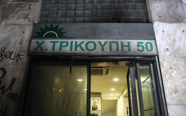 Επίθεση με μολότοφ εναντίον διμοιρίας των ΜΑΤ, στη Χαριλάου Τρικούπη