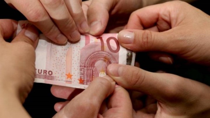 Η τρόικα απαιτεί αλλαγές σε μισθούς, αποζημιώσεις και προαγωγές