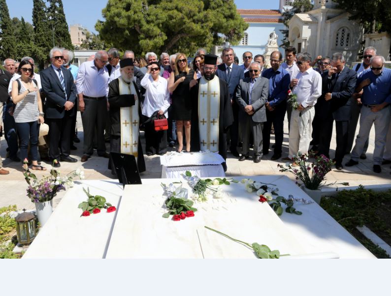 Ποιοι πήγαν στο μνημόσυνο του Ανδρέα Παπανδρέου – ΦΩΤΟ