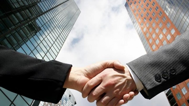 Οι κινεζικές επενδύσεις στο εξωτερικό θα ξεπεράσουν φέτος τις εισερχόμενες άμεσες στη χώρα