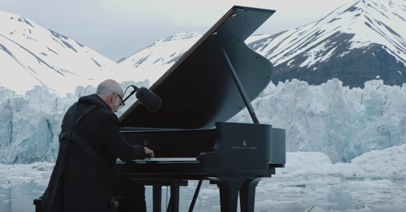 Ο διάσημος Ιταλός συνθέτης που έπαιξε πιάνο ανάμεσα στους παγετώνες της Αρκτικής – ΒΙΝΤΕΟ