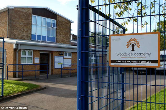 Ροζ σκάνδαλο με διευθύντρια δημοτικού σχολείου στην Αγγλία