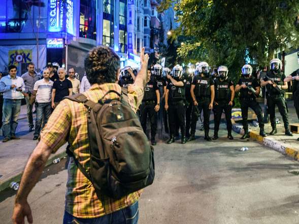 Τουρκία: Πορεία διαμαρτυρίας μετά την επίθεση ισλαμιστών σε μουσικόφιλους – ΒΙΝΤΕΟ