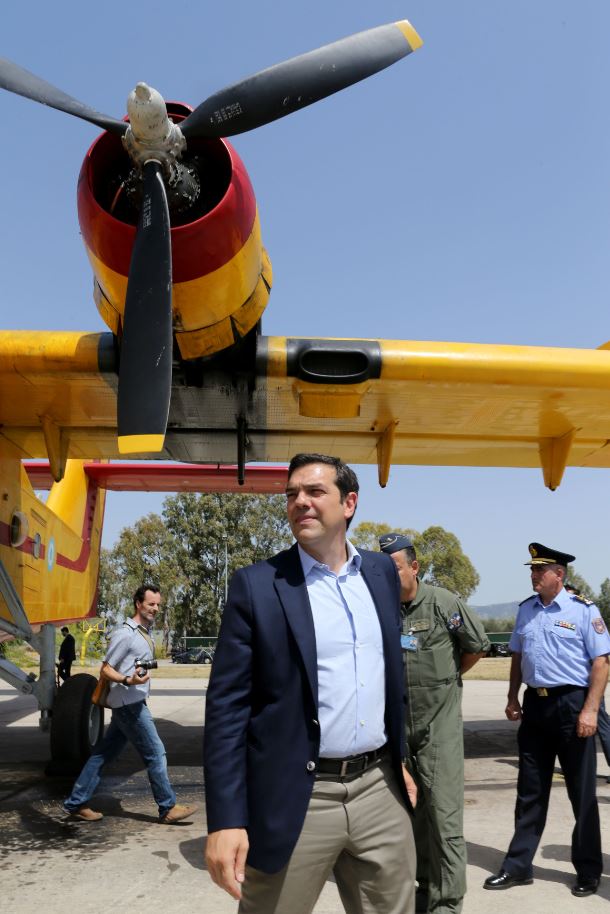 Ο Τσίπρας “πιλοτάρει” καναντέρ – ΦΩΤΟ