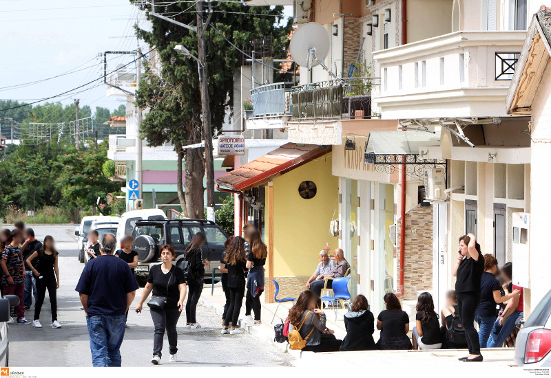 Θρήνος και σπαραγμός στην κηδεία του 14χρονου – ΦΩΤΟ