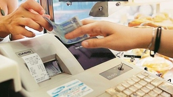 Πρωτομηνιά με “μπαράζ” ανατιμήσεων σε εκατοντάδες προϊόντα και υπηρεσίες