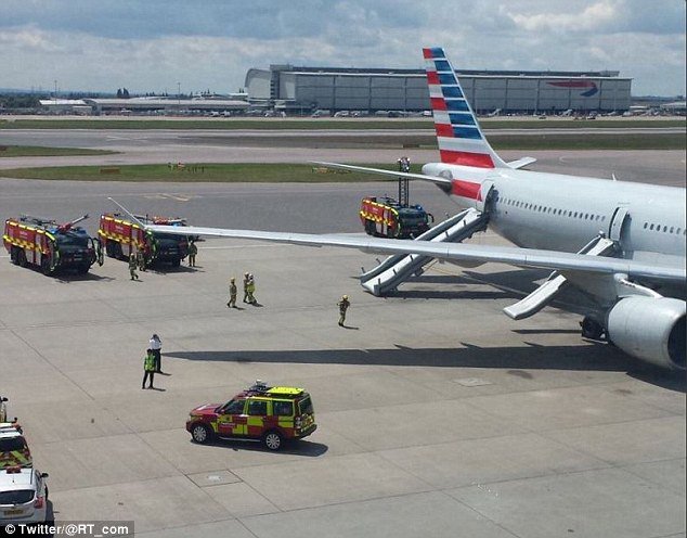 Eκκενώνεται αεροσκάφος στο αεροδρόμιο Χίθροου – ΤΩΡΑ