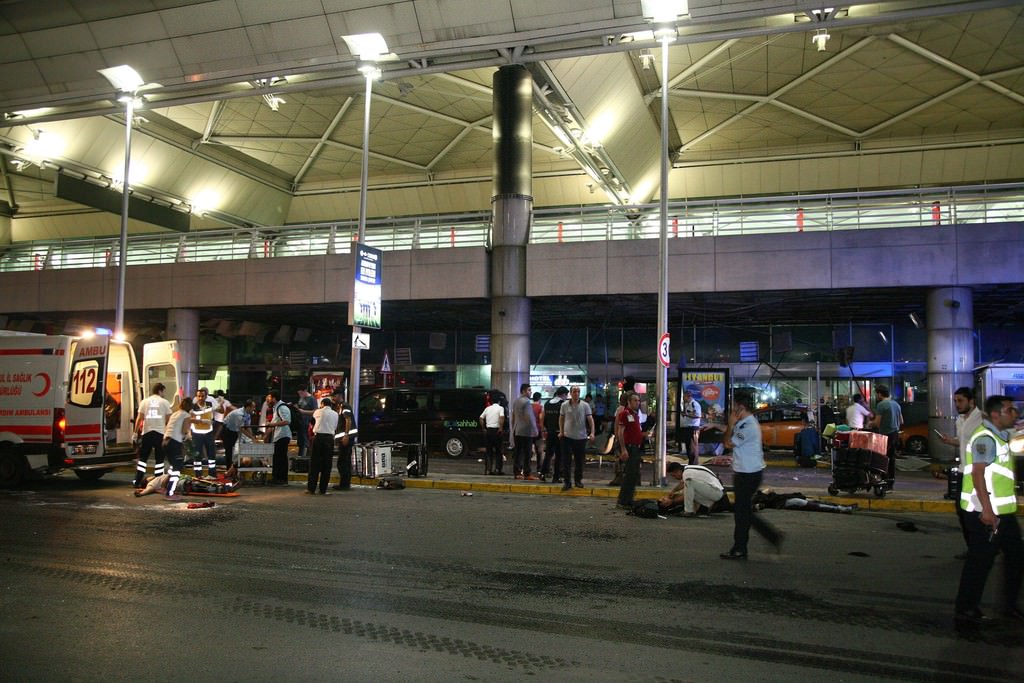 Συγκλονίζουν οι μαρτυρίες των επισκεπτών του αεροδρομίου της Κωνσταντινούπολης – ΦΩΤΟ