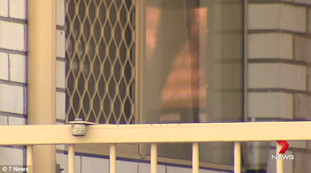 Άφησε τα ανήλικα παιδιά της μόνα στο σπίτι και πήγε στο Μπαλί