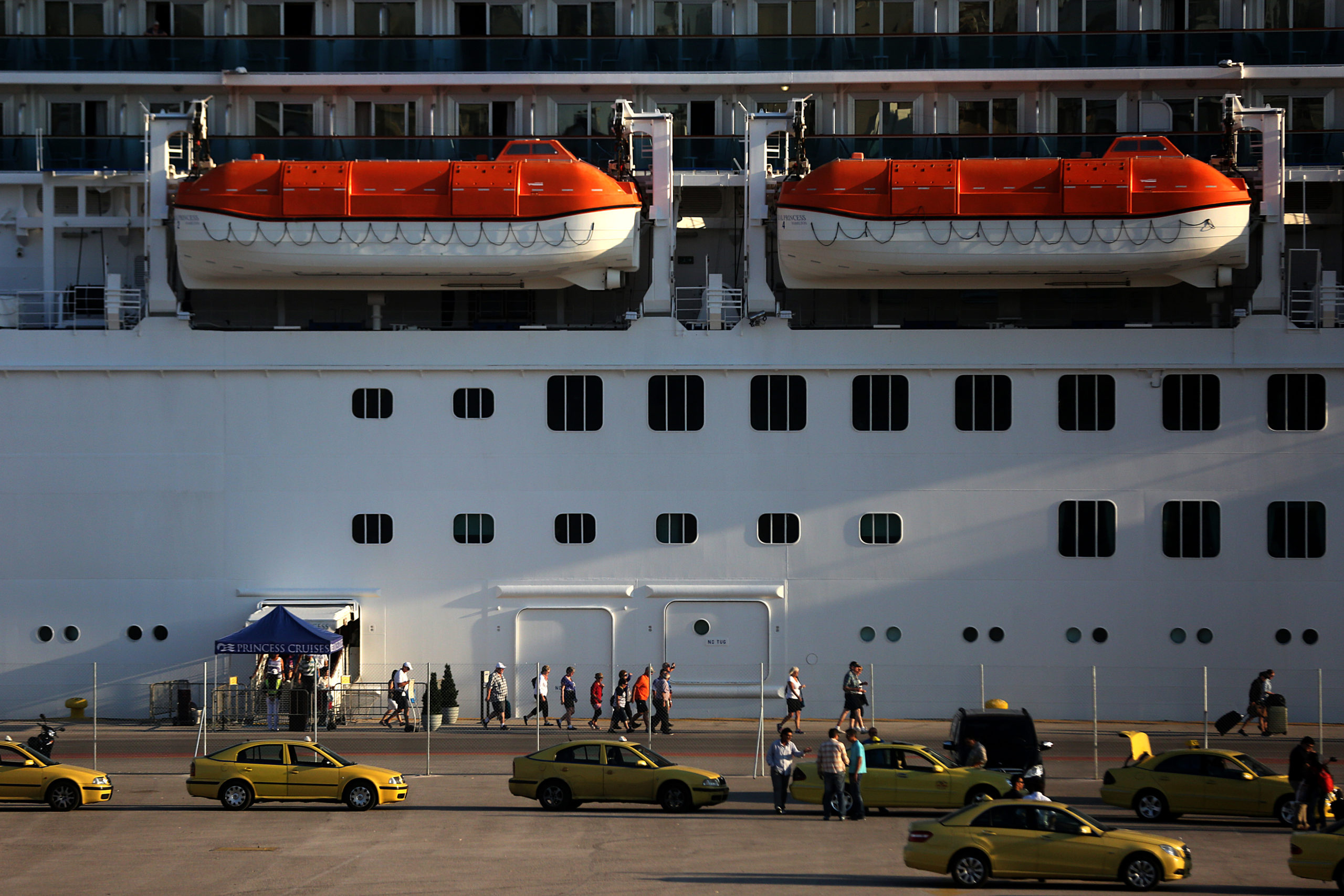 Ταλαιπωρία για τους επιβάτες των κρουαζιερόπλοιων