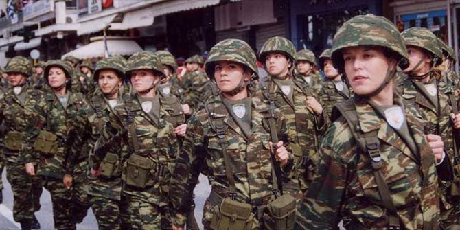 ΣτΕ: Ισότιμα και σε επιχειρησιακές μονάδες του στρατού θα συμμετέχουν οι γυναίκες