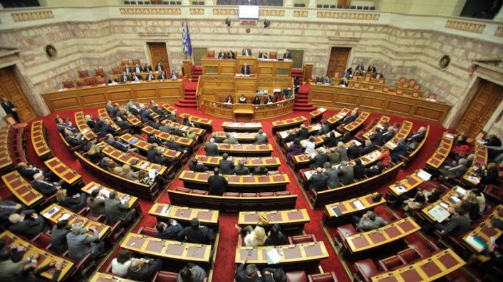 Τι προβλέπονται στις τροπολογίες για τα προαπαιτούμενα που κατατέθηκαν στη Βουλή