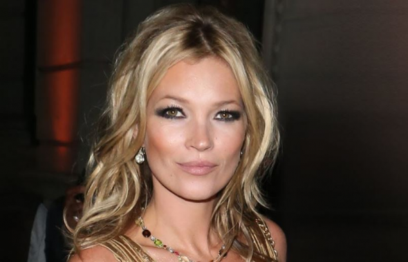 Η Κέιτ Μος ξέχασε να βάλει …σουτιέν – ΦΩΤΟ