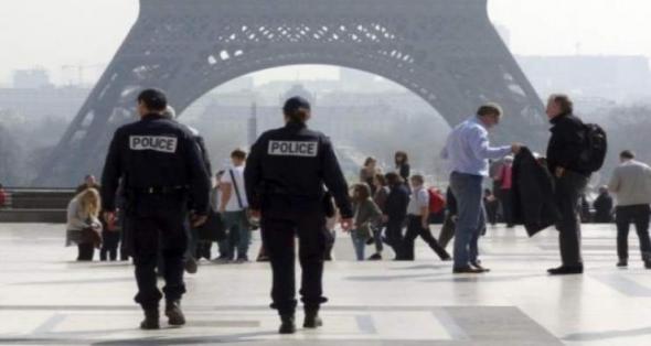 Έρευνα για δύο ύποπτους συνεργούς της δολοφονίας του αστυνομικού στο Παρίσι
