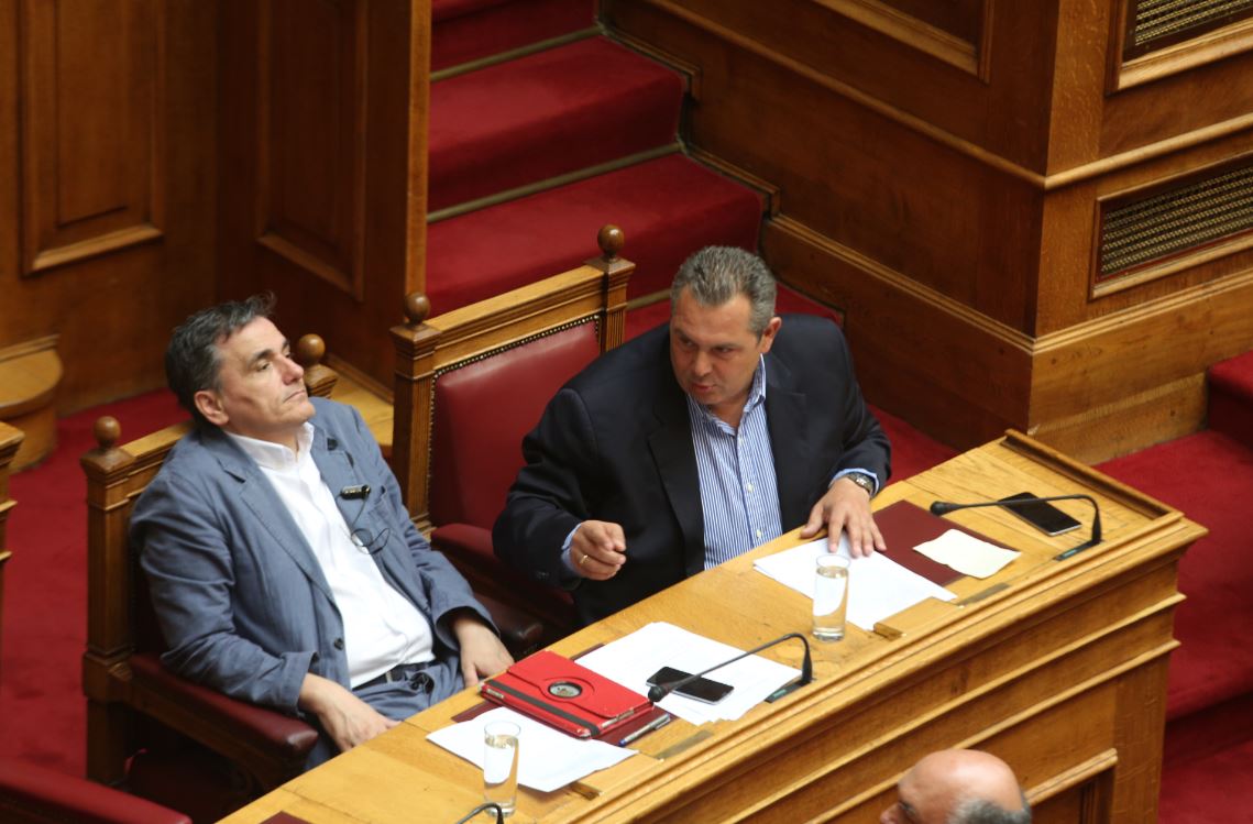 Τα σημάδια της διαπραγμάτευσης στον εξαντλημένο Τσακαλώτο – ΦΩΤΟ