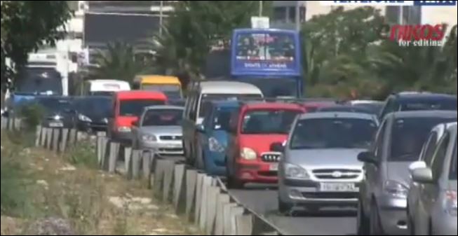 Μποτιλιάρισμα στην παραλιακή μετά από σύγκρουση πέντε αυτοκινήτων – ΒΙΝΤΕΟ