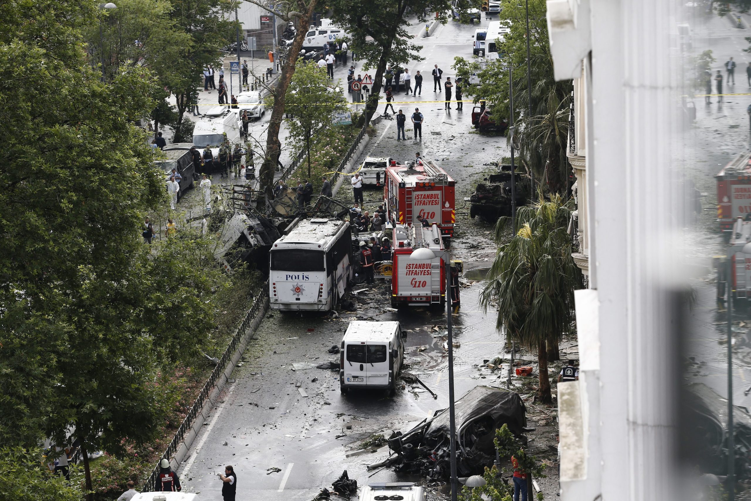 Kωνσταντινούπολη – Παγιδευμένο αυτοκίνητο ανατινάχθηκε με τηλεχειρισμό – ΦΩΤΟ