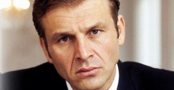 Τι έγραψαν οι συνεργάτες του Γκλέτσου στην τούρτα γενεθλίων του – ΦΩΤΟ