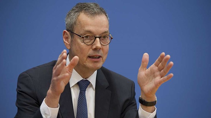 Μπόφιγνκερ: Ο Σόιμπλε είναι ο “λαθρεπιβάτης” της Ευρώπης