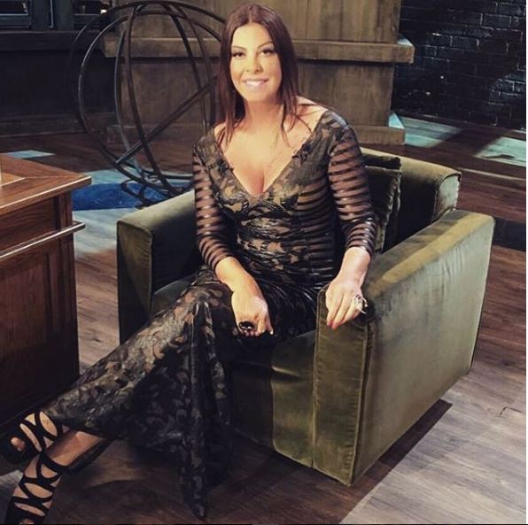 H Άντζελα Δημητρίου φοράει μαγιό και μας εύχεται καλό καλοκαίρι – ΦΩΤΟ