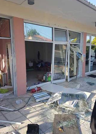 Ανατίναξαν το κτίριο για να κλέψουν το ΑΤΜ -ΦΩΤΟ