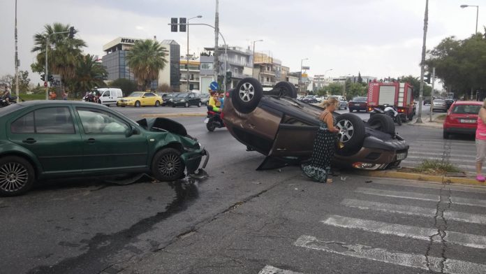 Σοβαρό τροχαίο στη Λεωφόρο Βουλιαγμένης – ΦΩΤΟ