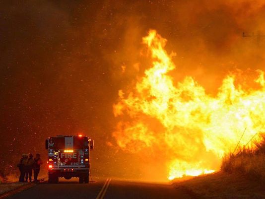 Οι πυροσβέστες κερδίζουν έδαφος κατά της μεγάλης φωτιάς στην Καλιφόρνια
