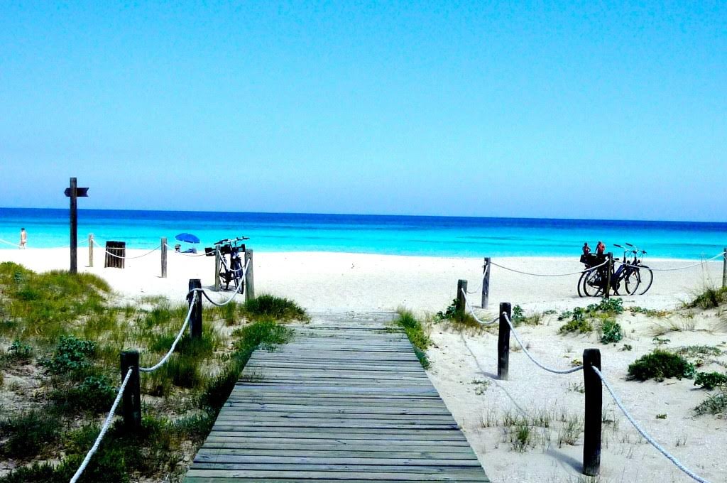Μια ελληνική παραλία στις 4 ομορφότερες παραλίες γυμνιστών στον κόσμο