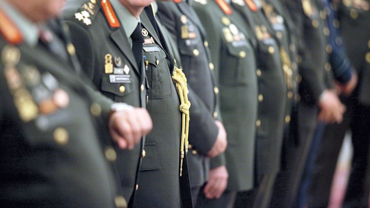 Αλλάζουν όλα στις συντάξεις των ενστόλων