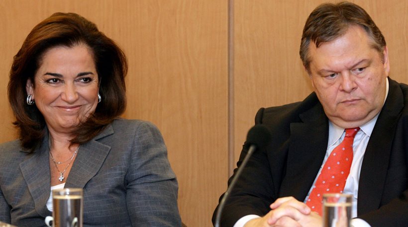 Μπακογιάννη και Βενιζέλος στο Foreign Affairs: Καμία πίεση στην εξωτερική πολιτική λόγω κρίσης