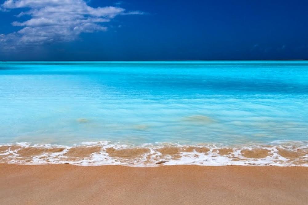 Μια ελληνική παραλία στα μέρη με τα πιο γαλανά νερά στον κόσμο