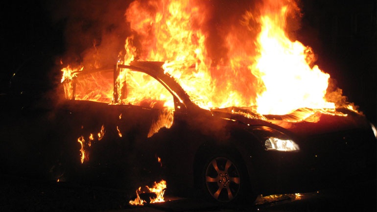 Τρία οχήματα πυρπολήθηκαν στο Παρίσι μετά την αντικυβερνητική διαδήλωση