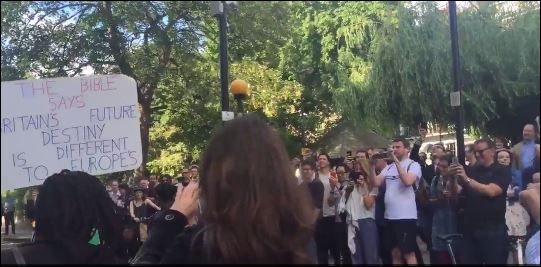 Προπηλάκισαν τον Μπόρις Τζόνσον – ΒΙΝΤΕΟ