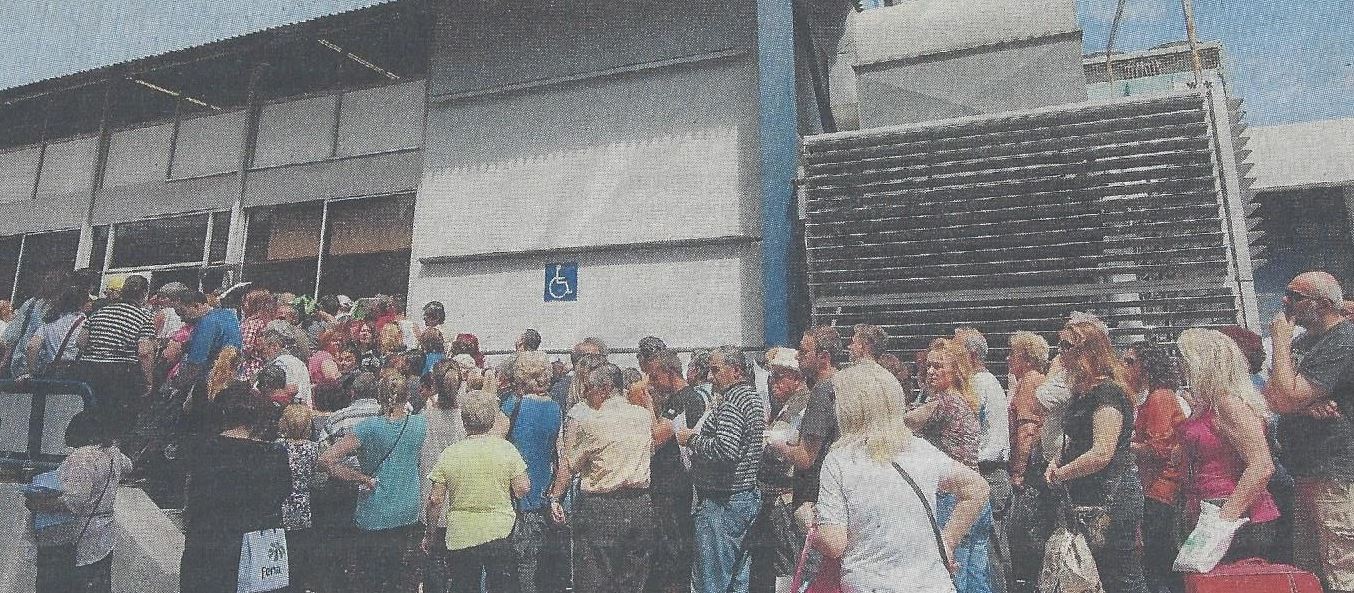 Oυρές για ένα κομμάτι ψωμί – ΦΩΤΟ