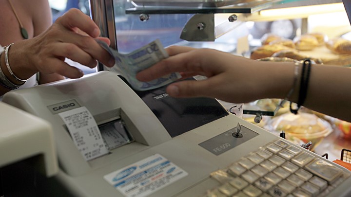 Επανέρχονται άμεσα τα πρόστιμα για τις αποδείξεις