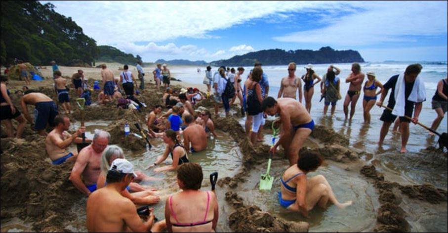 Μια ελληνική στις πιο περίεργες παραλίες του κόσμου – ΦΩΤΟ