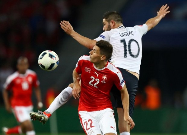 Γάλλοι και Ελβετοί βολεύτηκαν στο 0-0 και προκρίθηκαν στην επόμενη φάση