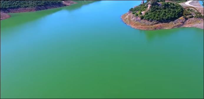 Εικόνες σπάνιας ομορφιάς από τη λίμνη Σμοκόβου – ΒΙΝΤΕΟ