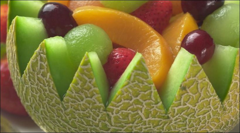 Διατροφή στον καύσωνα – Τι να επιλέξετε και τι να αποφύγετε