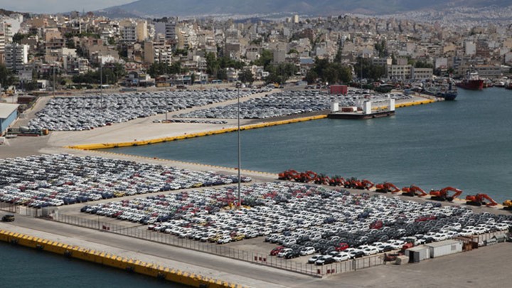 Χάος στους εκτελωνισμούς ΙΧ για 22η ημέρα – Μηδενικά τα κρατικά έσοδα