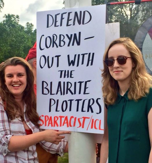 Ο Κόρμπιν δεν παραιτείται και ο κόσμος τον στηρίζει – ΦΩΤΟ